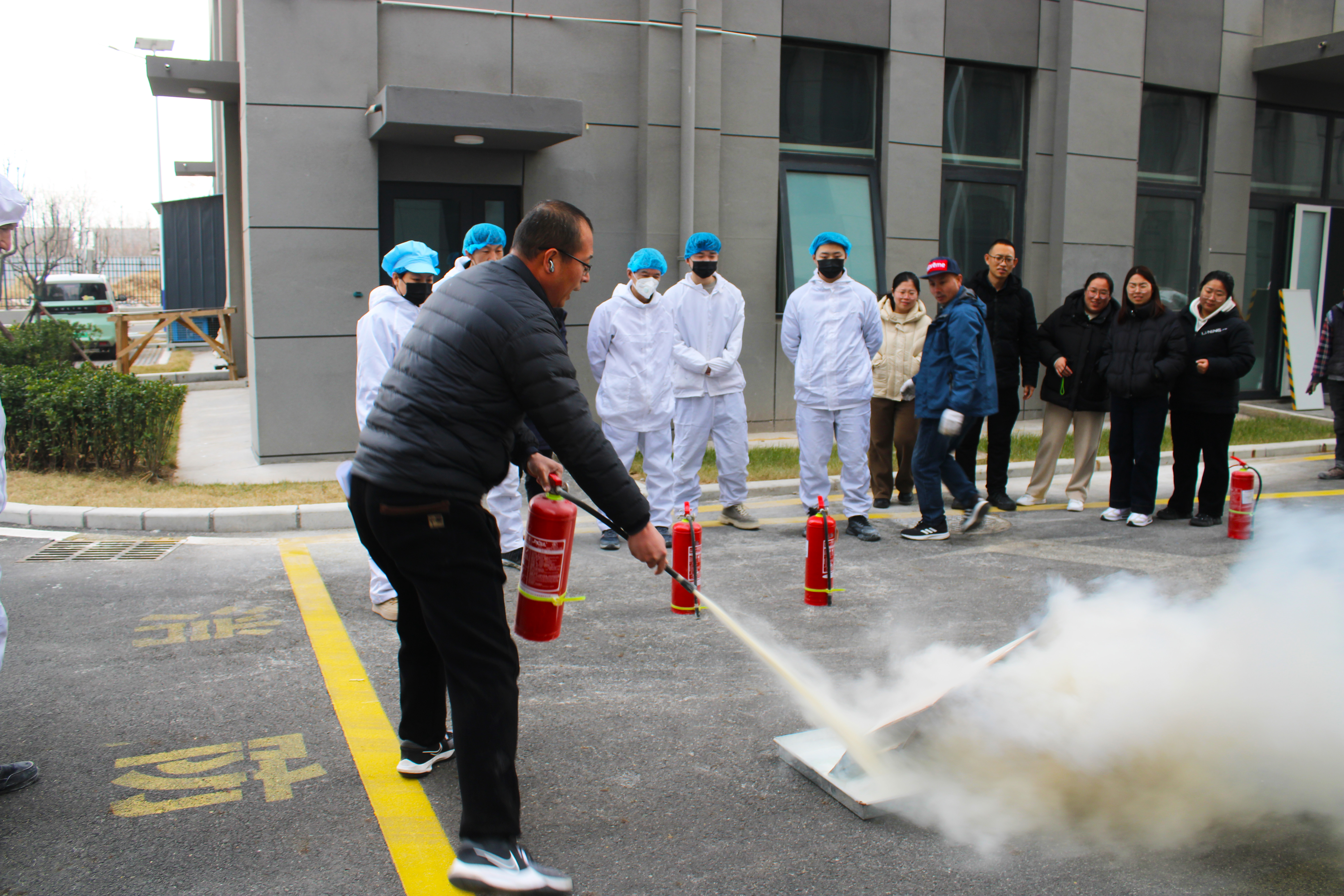 消防演練，安全重于泰山